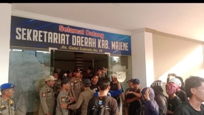 Nota palsu di duga terjadi di pusaran dinas kesehatan majene mahasiswa PMII geruduk kantor bupati.